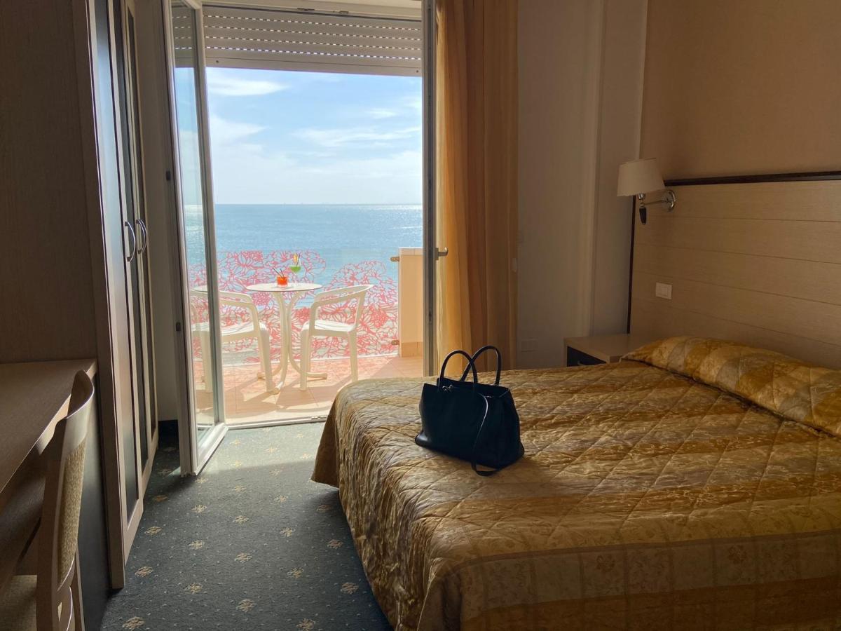 Apollo Hotel 4*