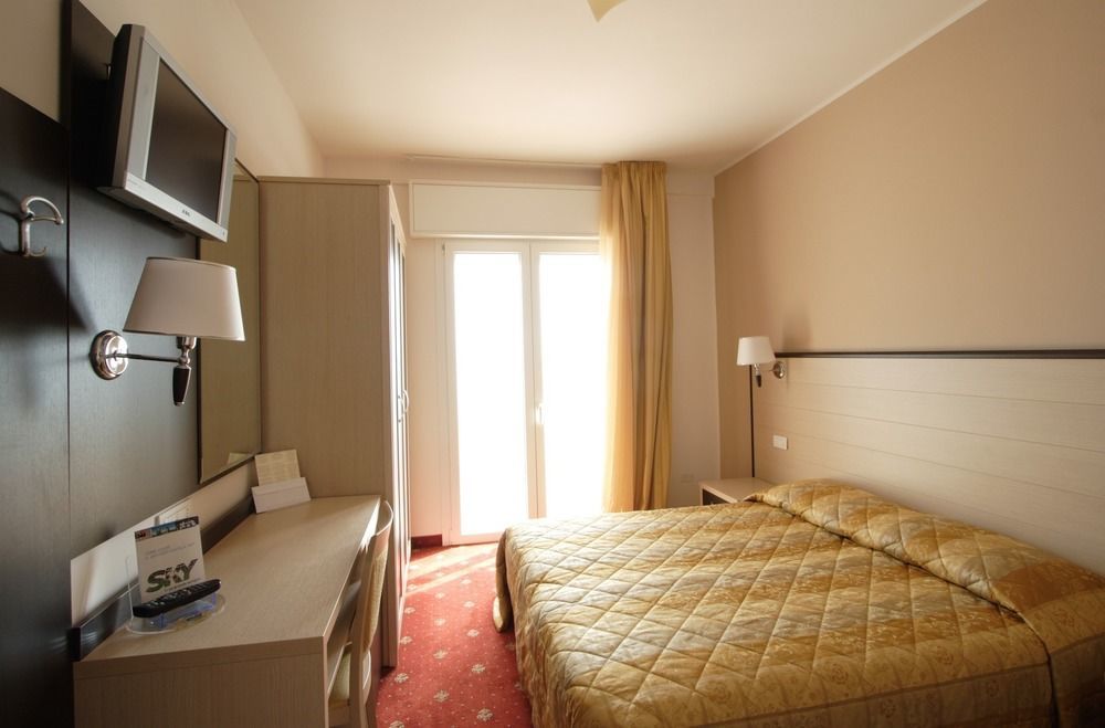 Apollo Hotel 4*