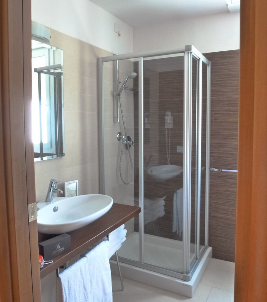 Apollo Hotel 4*
