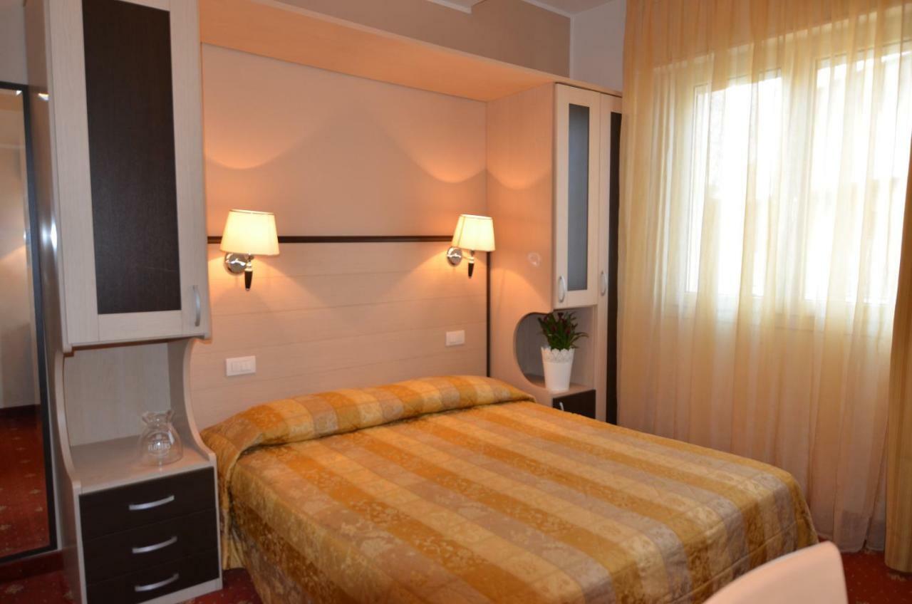 Apollo Hotel 4*